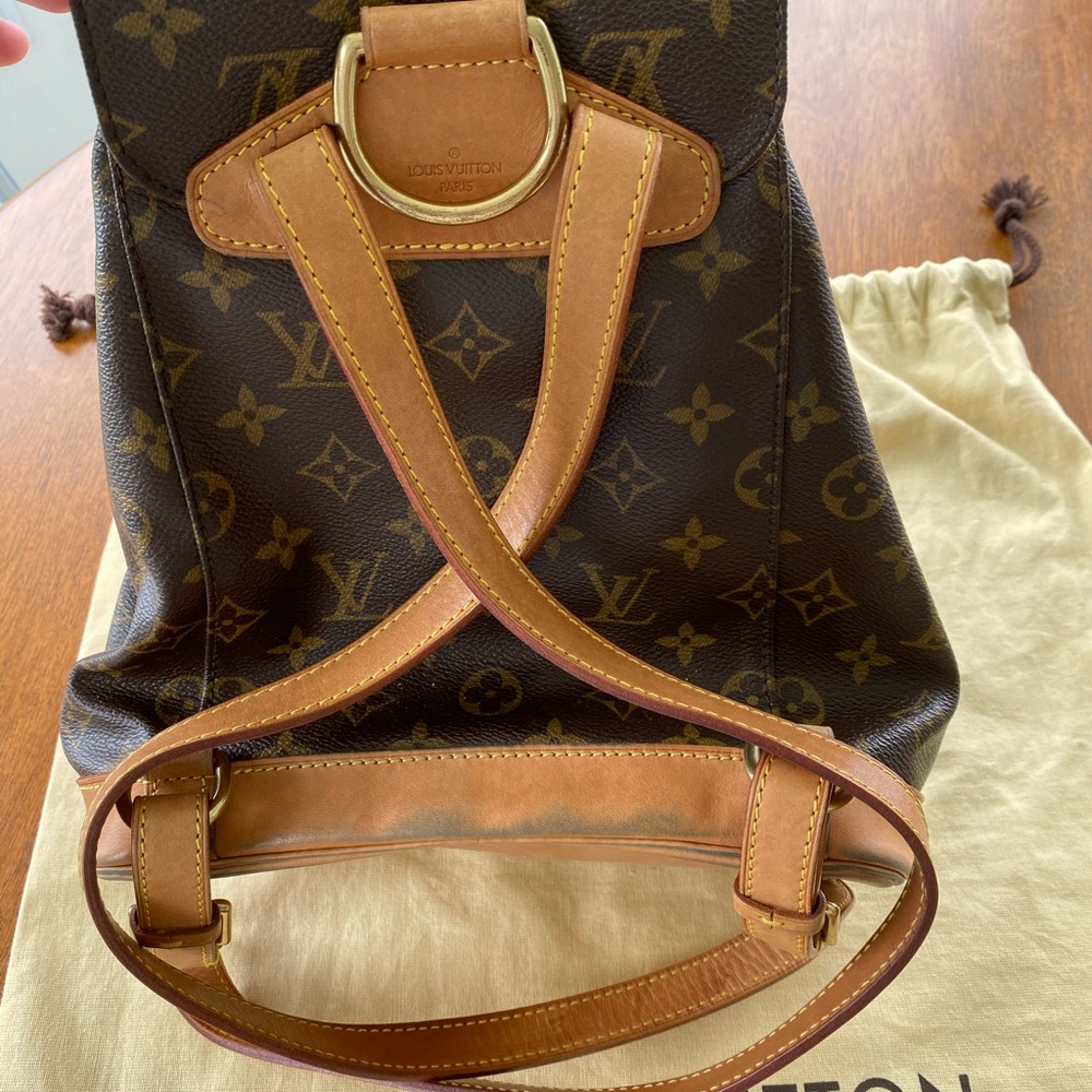 Louis Vuitton medium back pack - Picture 3 of 8